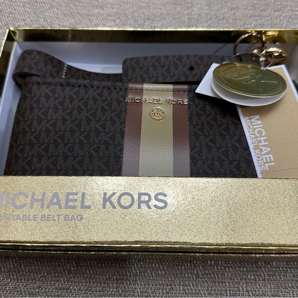 Michael Kors adjustable belt bag - Picture 5 of 8